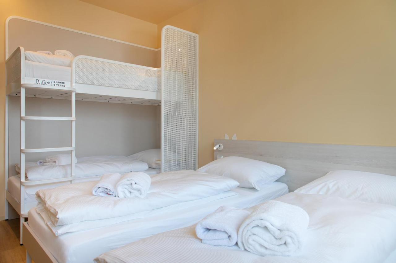 Meininger Hotel Bremen Hauptbahnhof Экстерьер фото