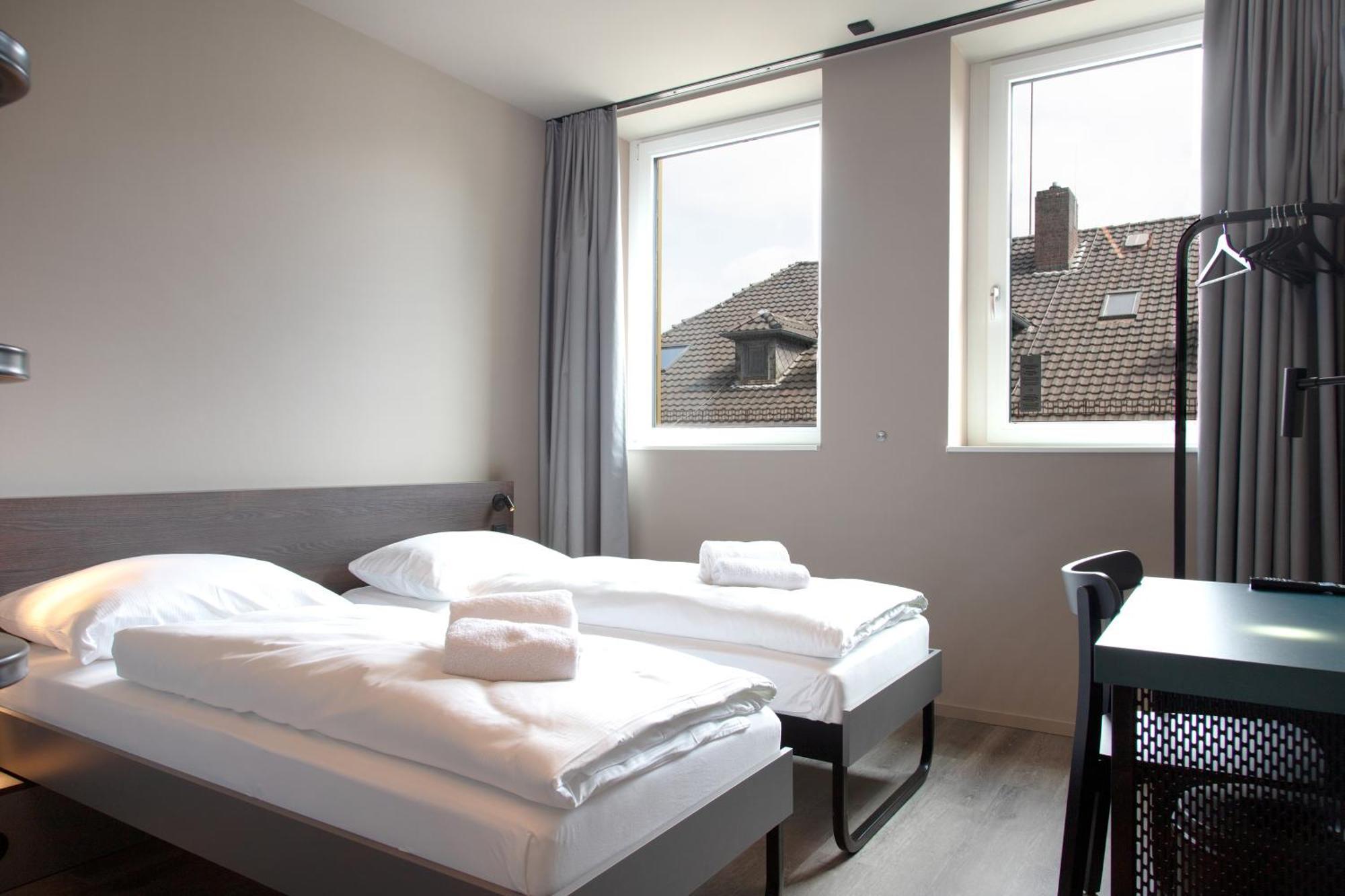 Meininger Hotel Bremen Hauptbahnhof Экстерьер фото